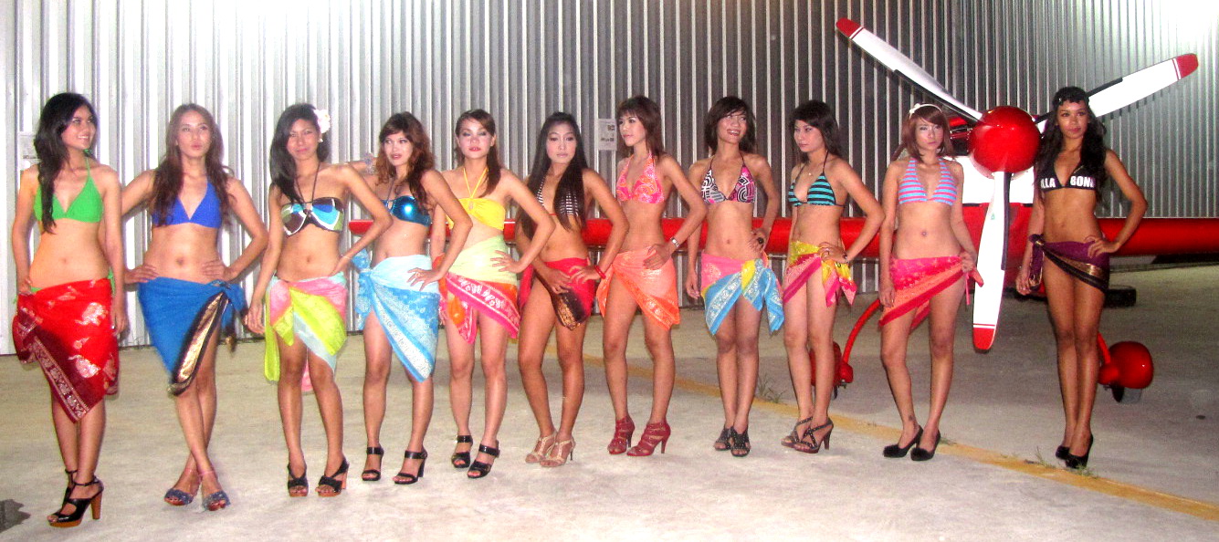 Fly-In Bikini Competition Finalists 2011 -- Sponsored by BikiniBanana.com -- Photo Khun Amy